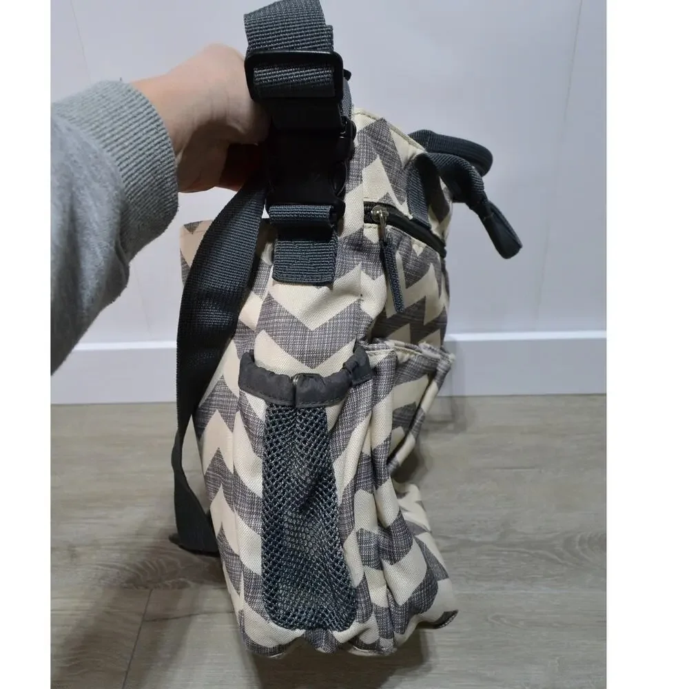 Skip Hop Dash Messenger Diaper Bag in Chevron Gray & Cream